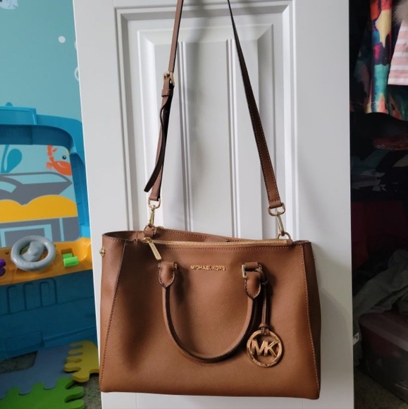 Michael Kors purse and wallet - Picture 2 of 10